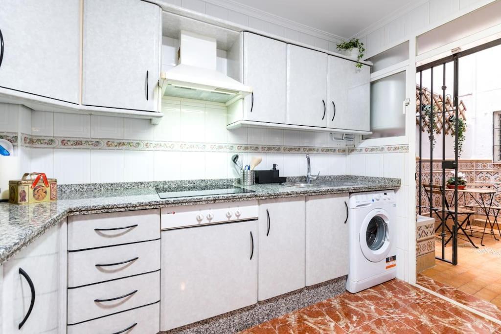 Santa Justa Urban Apartment เซบีญา ภายนอก รูปภาพ