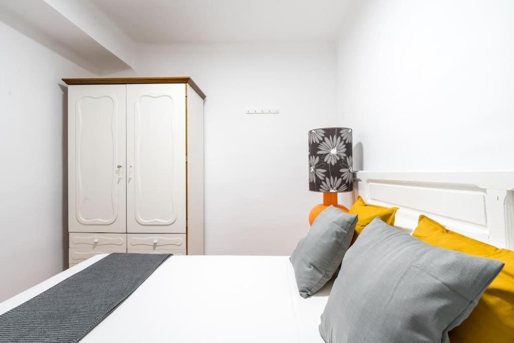 Santa Justa Urban Apartment เซบีญา ภายนอก รูปภาพ